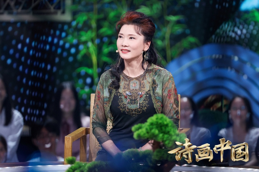 图片包含 桌子, 人, 蛋糕, 前描述已自动生成