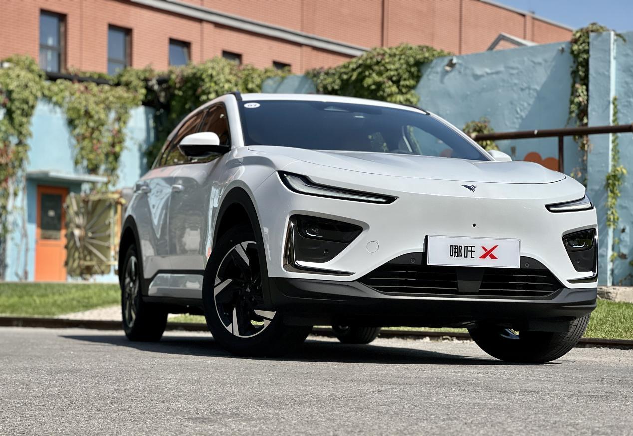 试驾丨瞄准全球用户，哪吒X选择了均衡之道